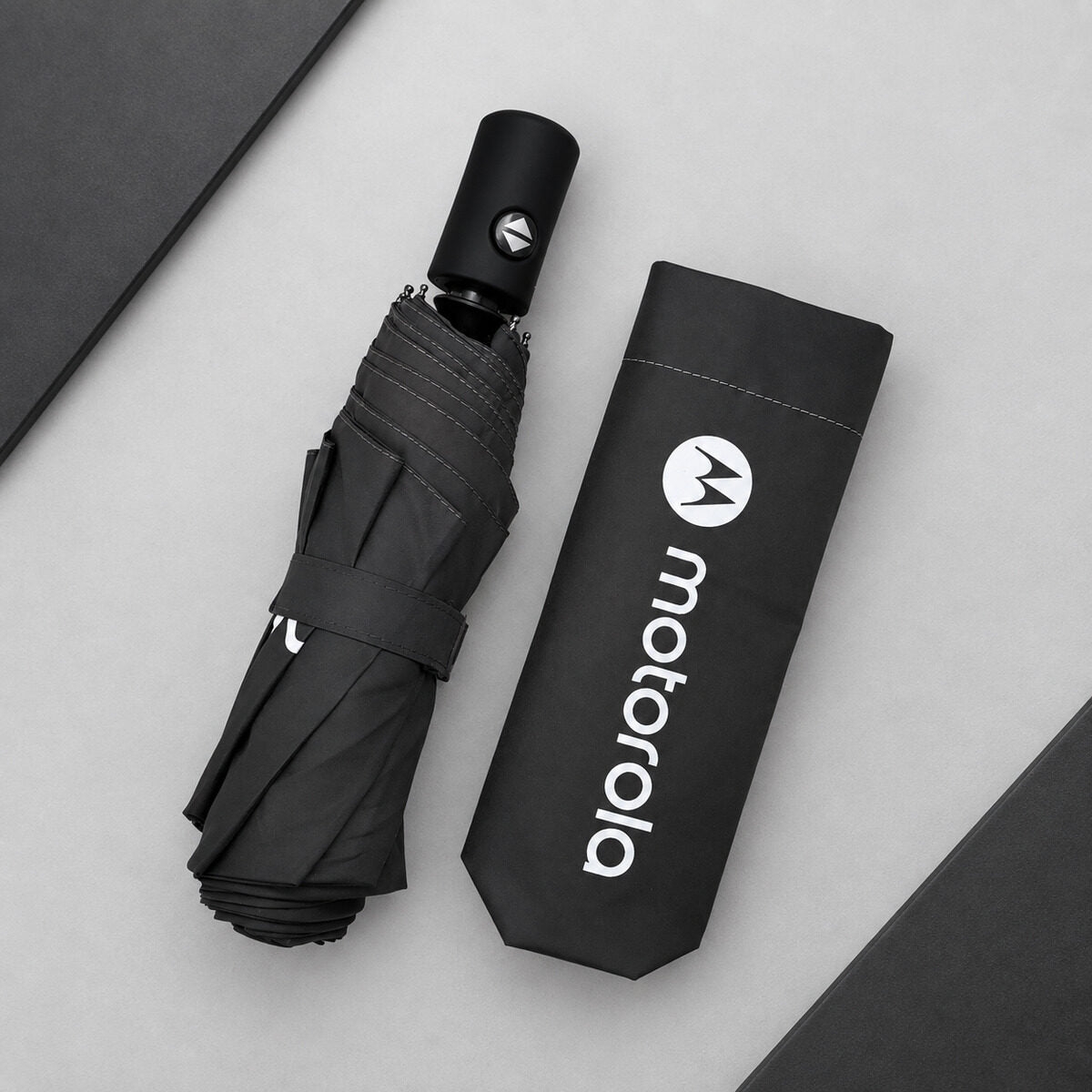 One white mark, canopy and sleeve